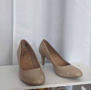 Dexflex tan heels